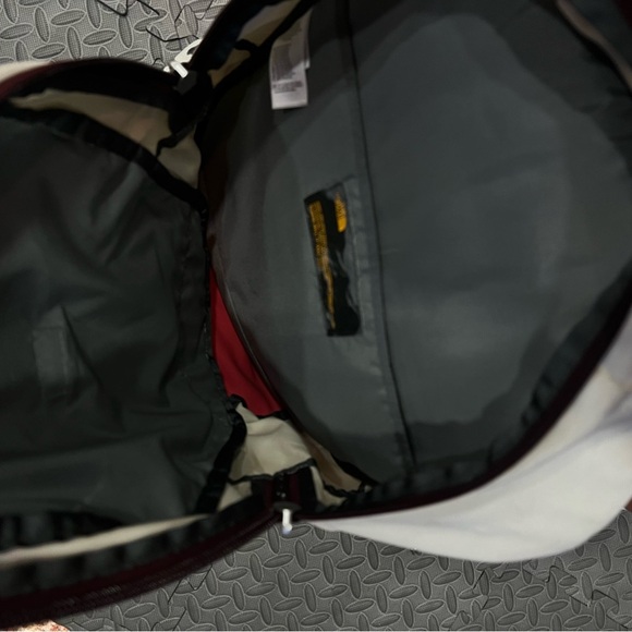 The North Face Vault Backpack - Picture 7 of 9